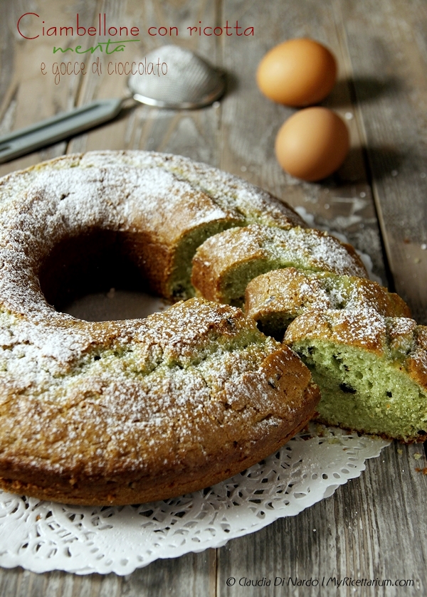 Ciambellone con ricotta, menta e gocce di cioccolato