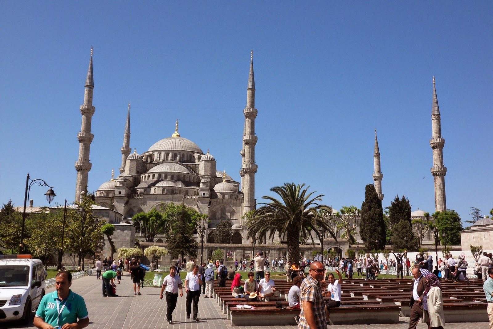 [Image: Sultan-Ahmet-Cami-Blaue-Moschee-Istanbul...850%29.jpg]