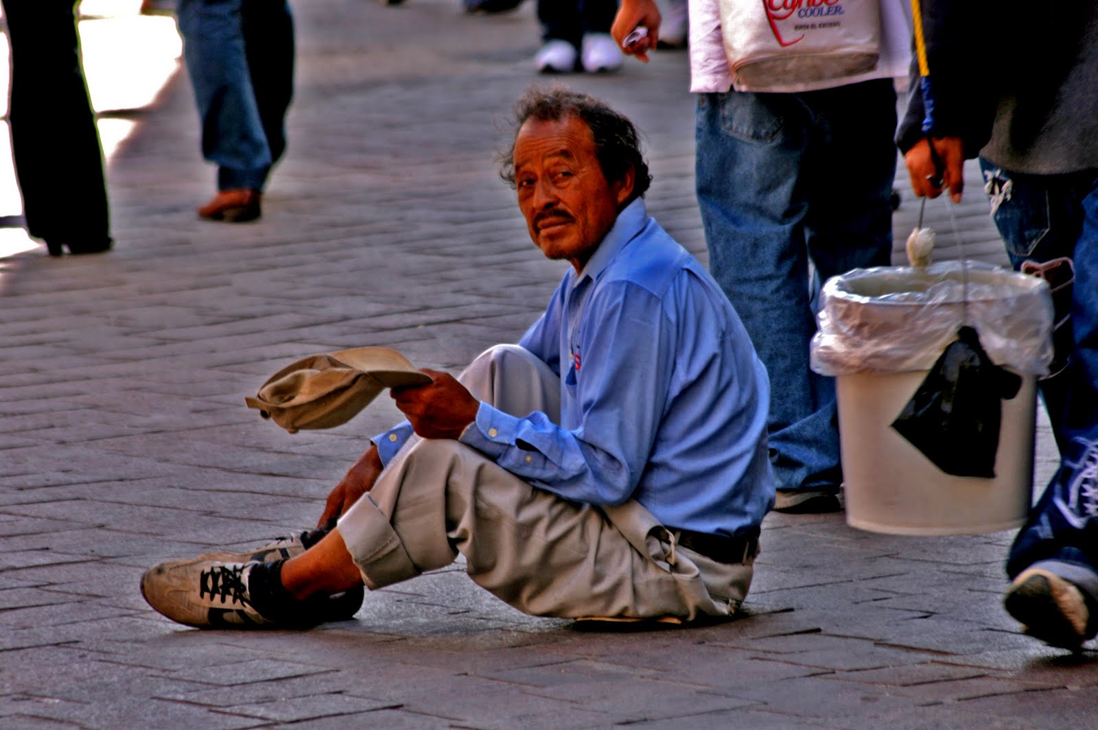 Elcolmodeloraro De mendicidad...