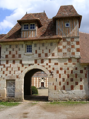 french chateaux with chequered walls