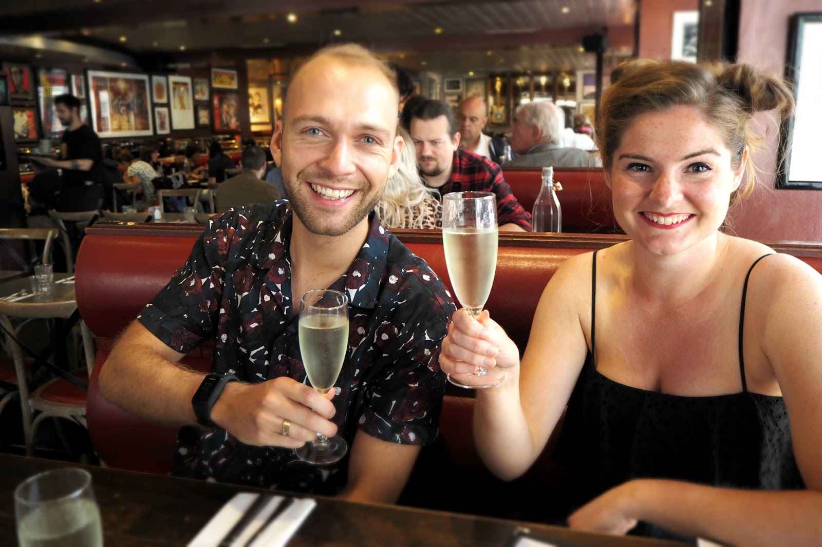 Sticky Fingers - Free Flowing Bubbles! Jack and Sophie