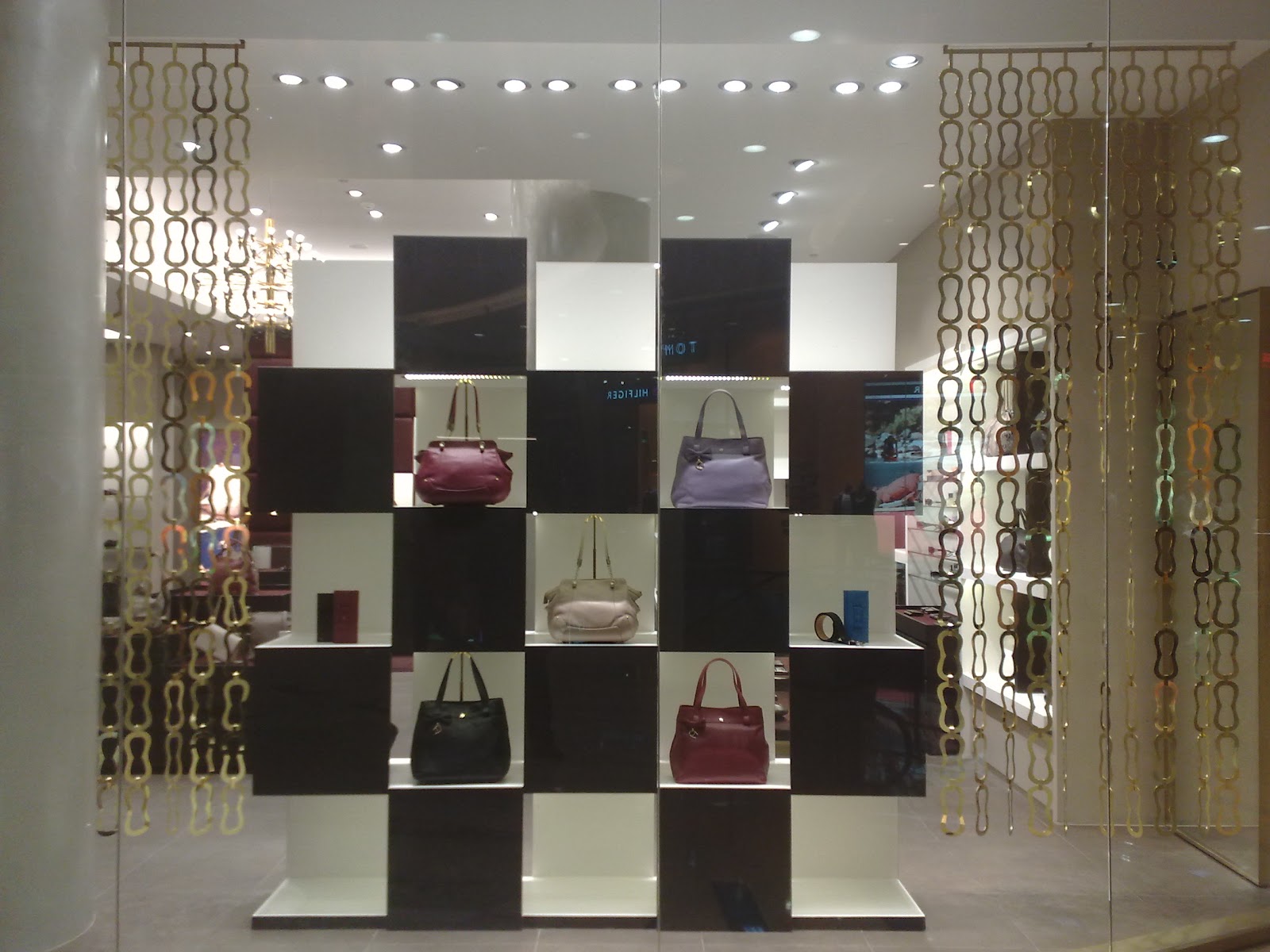 displayhunter Aigner The latest boutique in Jakarta
