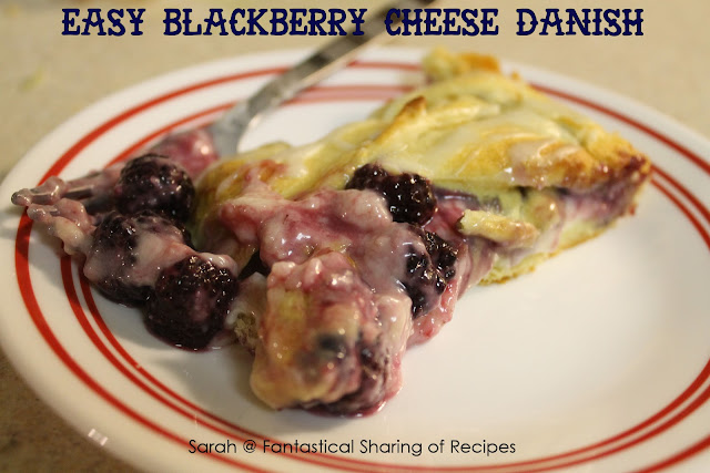 Easy Blackberry Cheese Danish. This breakfast is simple, fast, and over-the-top amazing. #blackberry #danish