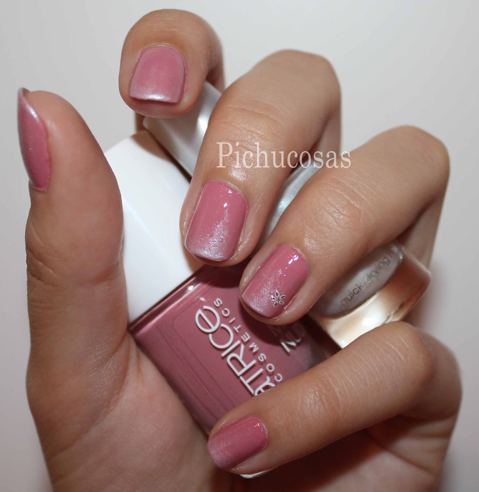 Pichucosas Catrice "Karl says très chic" + Essence "Sparkling Water Lily"