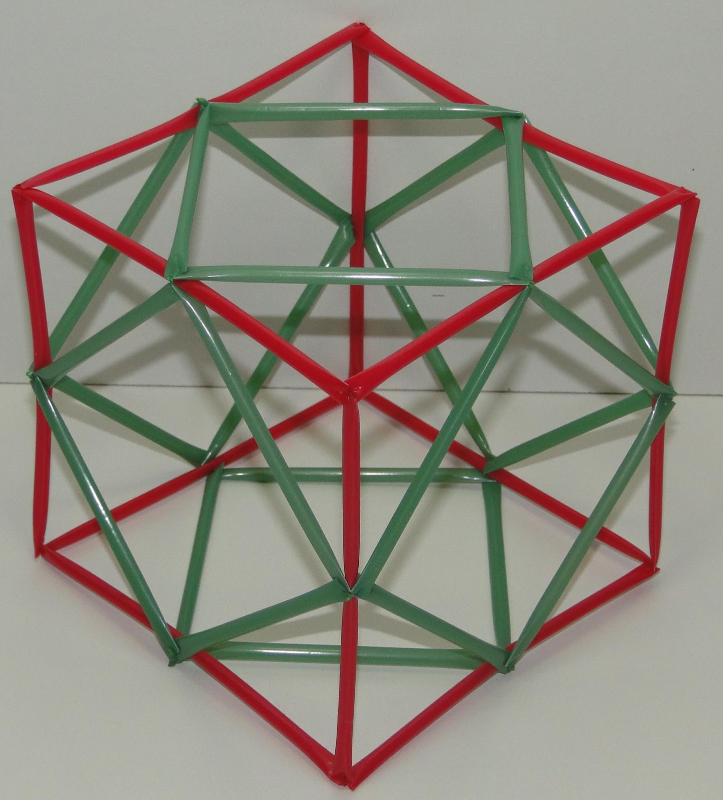 Poliedros de Canudos: O Cubo-octaedro