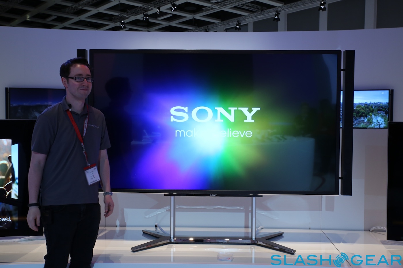Надо телевизора. Плазма 4к сони. Телевизор сони 4к. Огромный телевизор Sony. Живой телевизор.