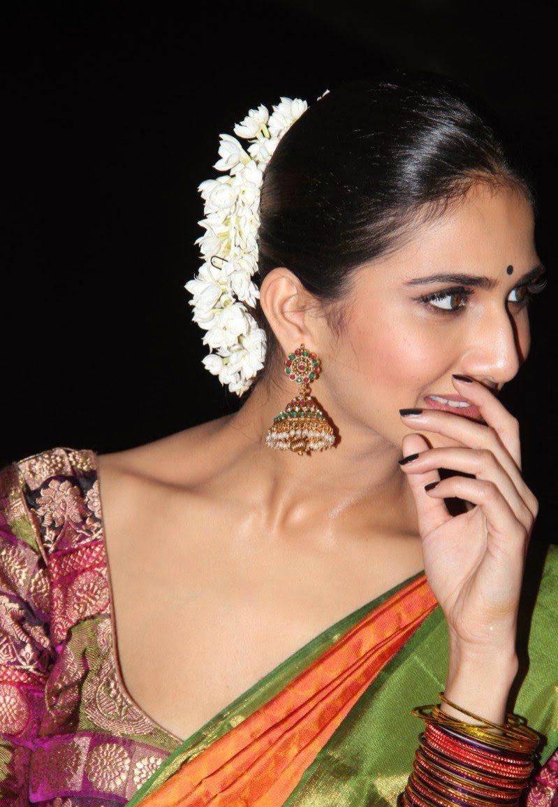 Cinema News and Review: Actress Vani Kapoor new stills