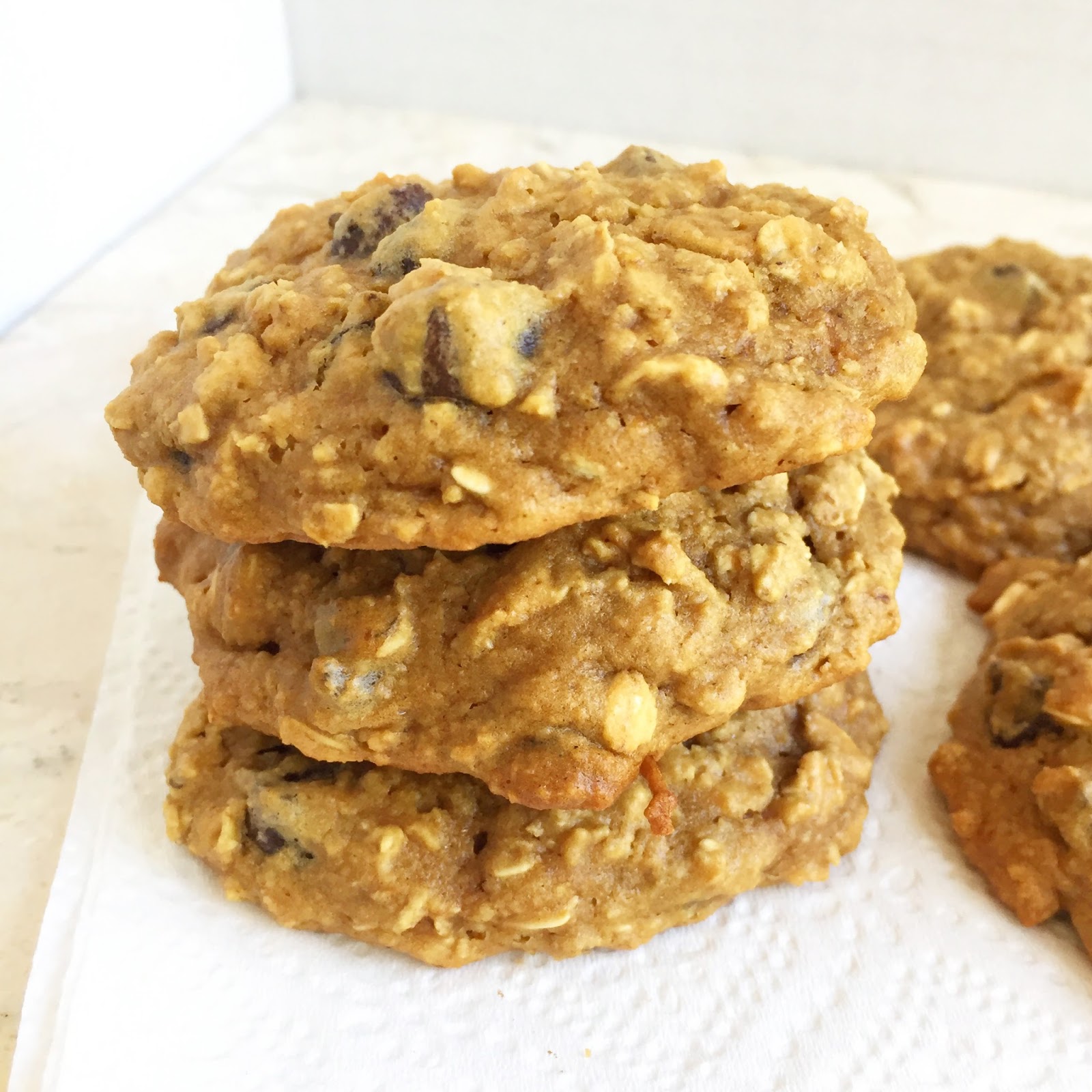 Smoke & Vanilla Healthy Oatmeal Breakfast Cookies (Gluten free!)