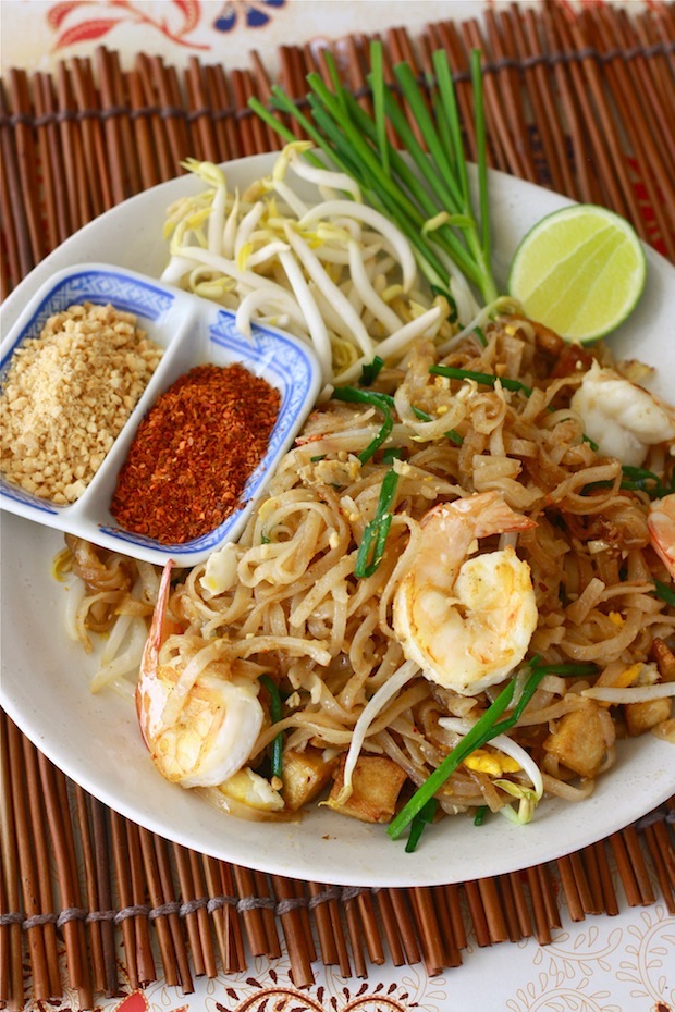 Pad Thai recipe by SeasonWithSpice.com