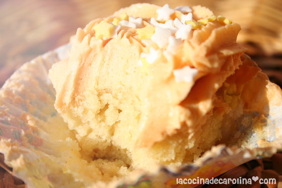 La Cocina de Carolina: La receta de cupcakes de vainilla más buena del  mundo con buttercream de vainilla: ¡¡¡EXPLOSIÓN DE VAINILLA TOTAL!!!