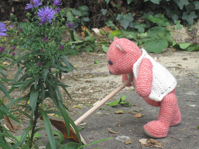 Fiddly Fingers crochet bear Taffy sweeping leaves