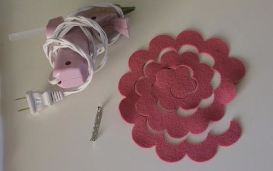 Kerajinan Tangan Cara Membuat Bros Bunga Dari Kain Flanel