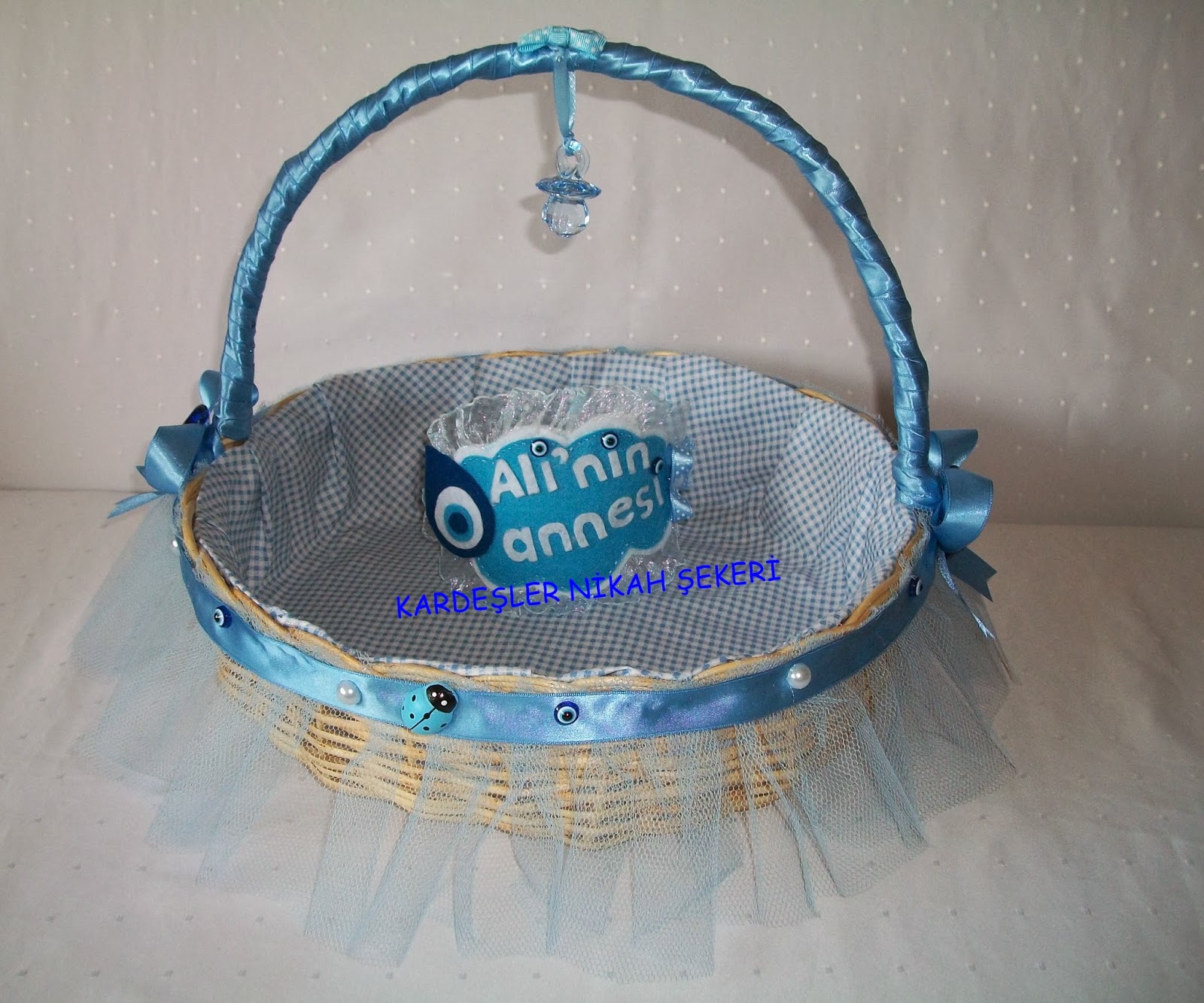 Kardeşler nikah Şekeri. Hasır bebek şekeri sepeti lohusa