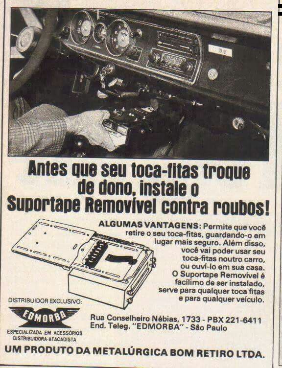 Propaganda antiga do suporte para toca-fita que tornava-o removível nos automóveis
