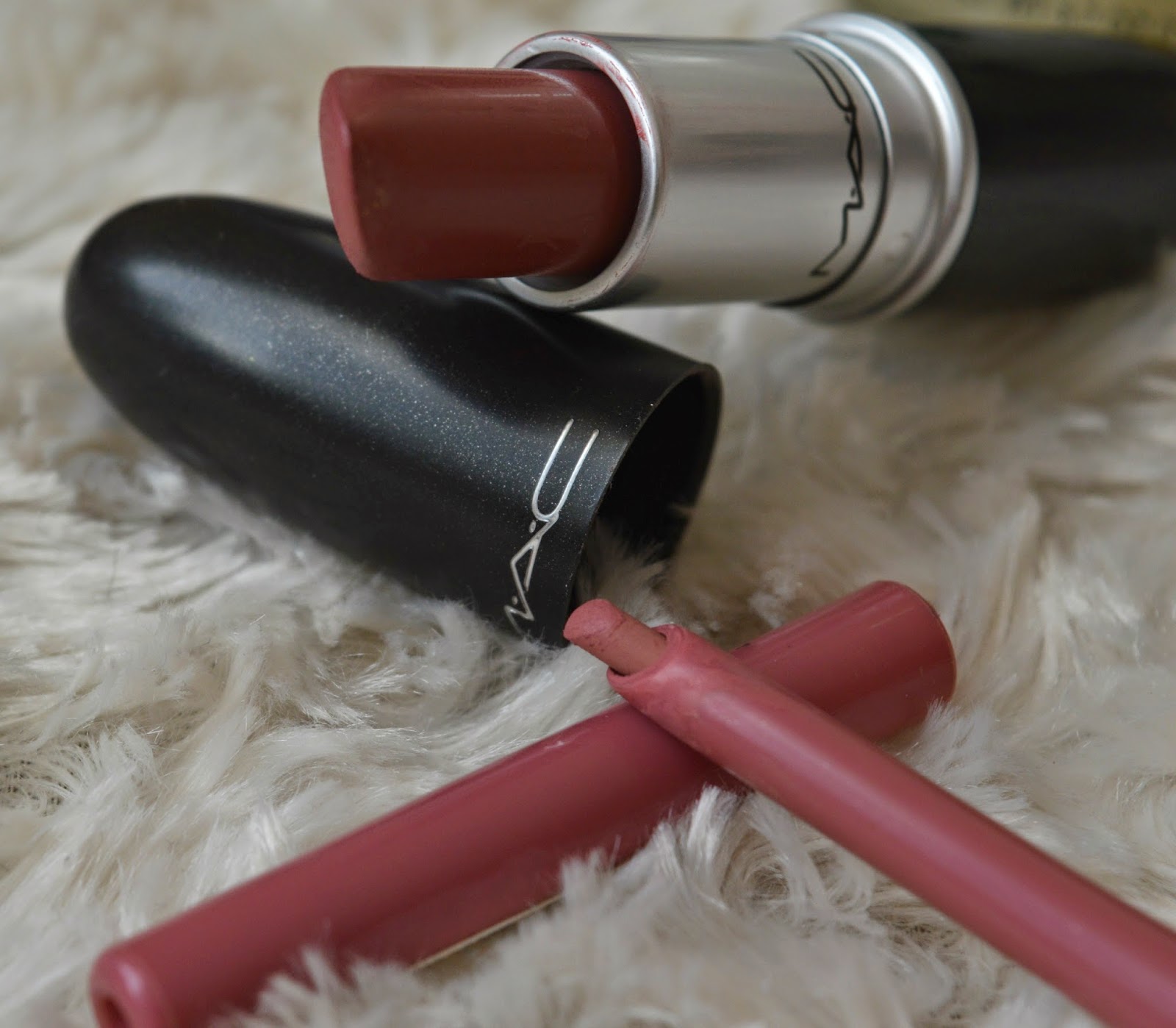 The Kylie Jenner Lip MAC Twig Lipstick & Rimmel Eastend Snob Lip