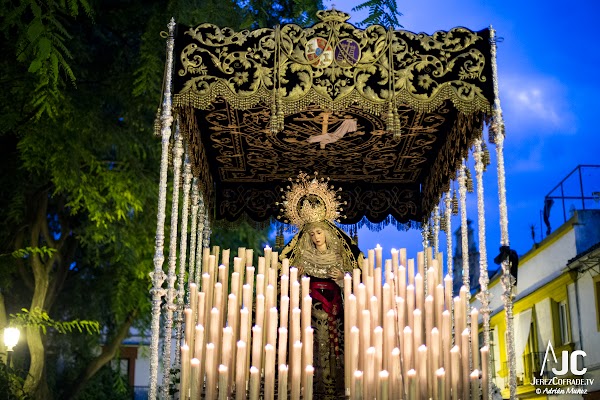Piedad y Mortaja trabajan ya en un Sábado Santo ‘de mediodía’ en Jerez Piedad y Mortaja trabajan ya en un Sábado Santo ‘de mediodía’ en Jerez