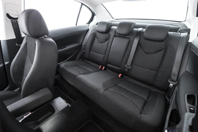 Novo Peugeot 408 2014 - espaço interno