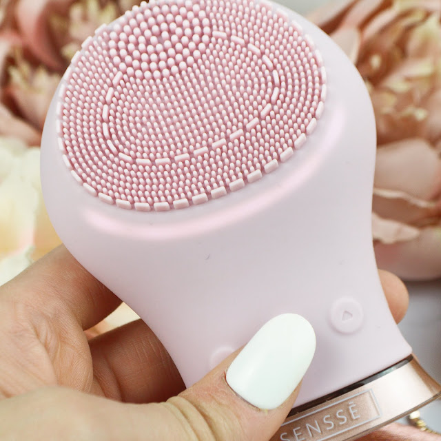 Senssé Skincare Must Haves - Review of Silicone Cleansing Brush & the Facial Contour Definer, Lovelaughslipstick Blog