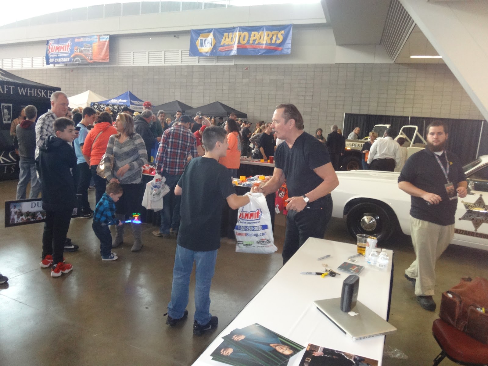 Dukes of Hazzard Collector: Catherine Bach and Tom Wopat at the