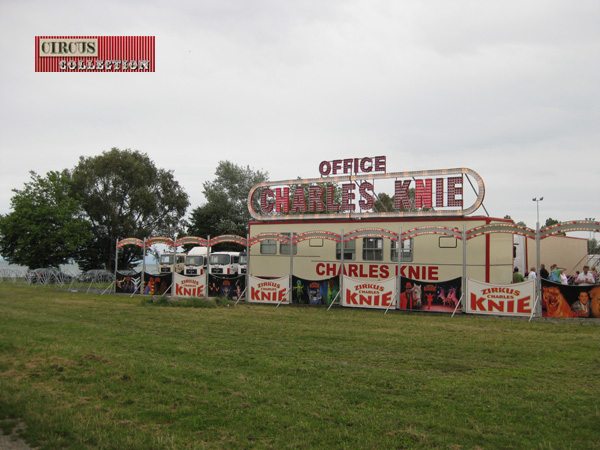 le remorque bureau du Zirkus Charles Knie 2009
