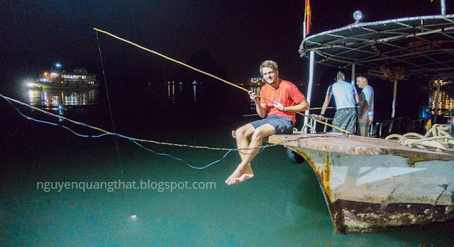 halong-bay-at-night