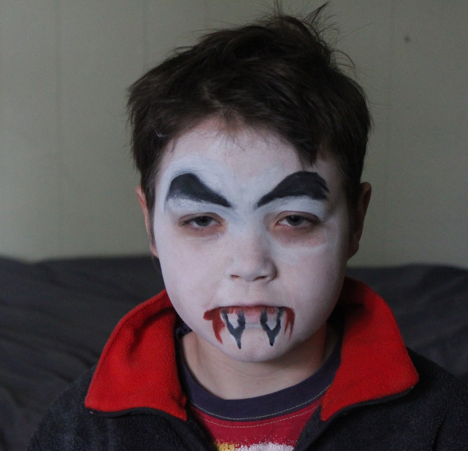Paint a Spooky Smile with Snazaroo this Halloween: Vampire Tutorial