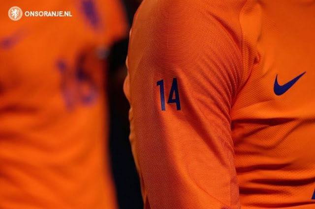 Nike diseña una camiseta especial para rendir homenaje a Cruyff en el Clásico