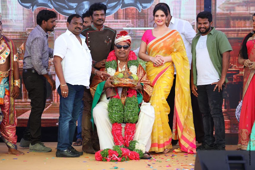 Zarine Khan at Suchirindia's Aryavartha Nagari Project Launch