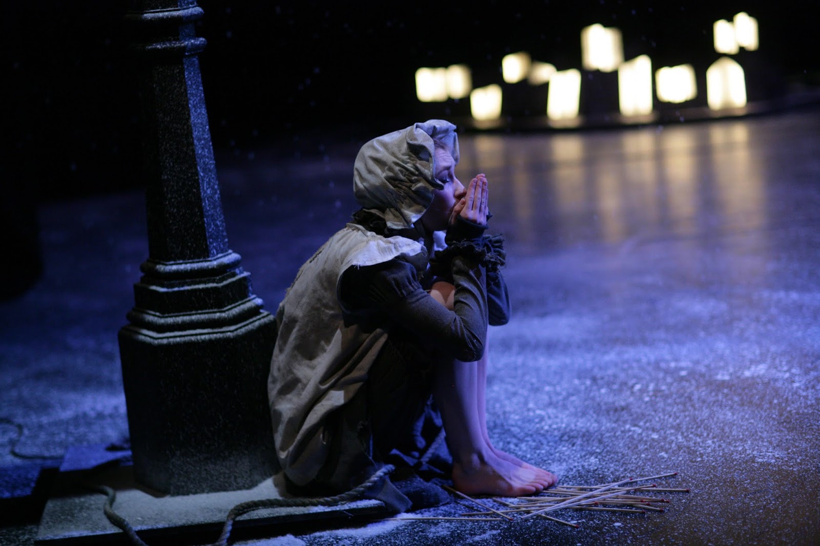 костюм для крикета в сороковых. Match less. девочка со спичками танец. девочка со спичками постер. девочка со спичками арт.