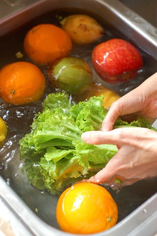 كيفية غسل الخضروات والفاكهة
