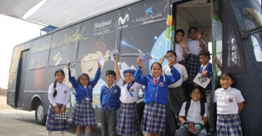 Premian a «Bus Educación Digital» de la Fundación Telefónica que benefició a 180 mil escolares Premian a «Bus Educación Digital» de la Fundación Telefónica que benefició a 180 mil escolares