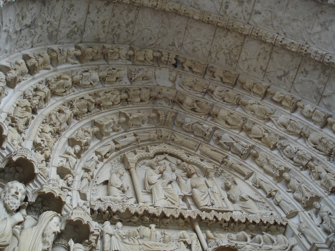 I Viaggi di Raffaella Chartres e la Cappella Reale di Dreux
