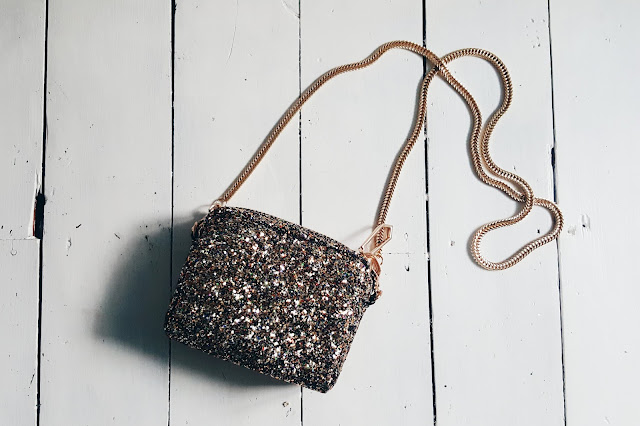 RIVER ISLAND Gold glitter mini chain handbag RIVER ISLAND Gold glitter mini chain handbag