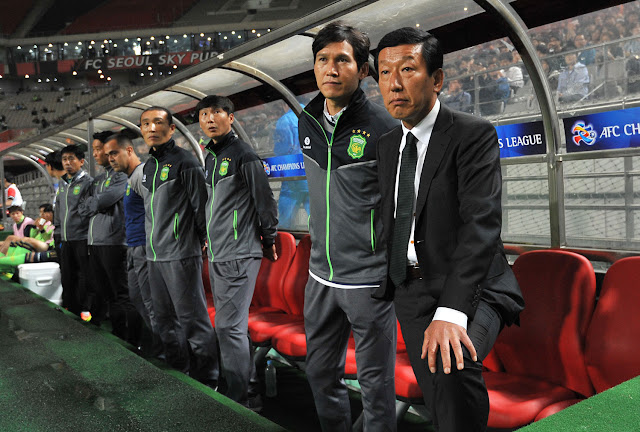 Jeonbuk Hyundai Motors manager Choi Kang-hee looks on at his side midweek against FC Seoul and considers which eight he will needlessly drop for Saturday's fixture against Ulsan Hyundai (Photo Credit: Hyundai-MotorsFC.com)