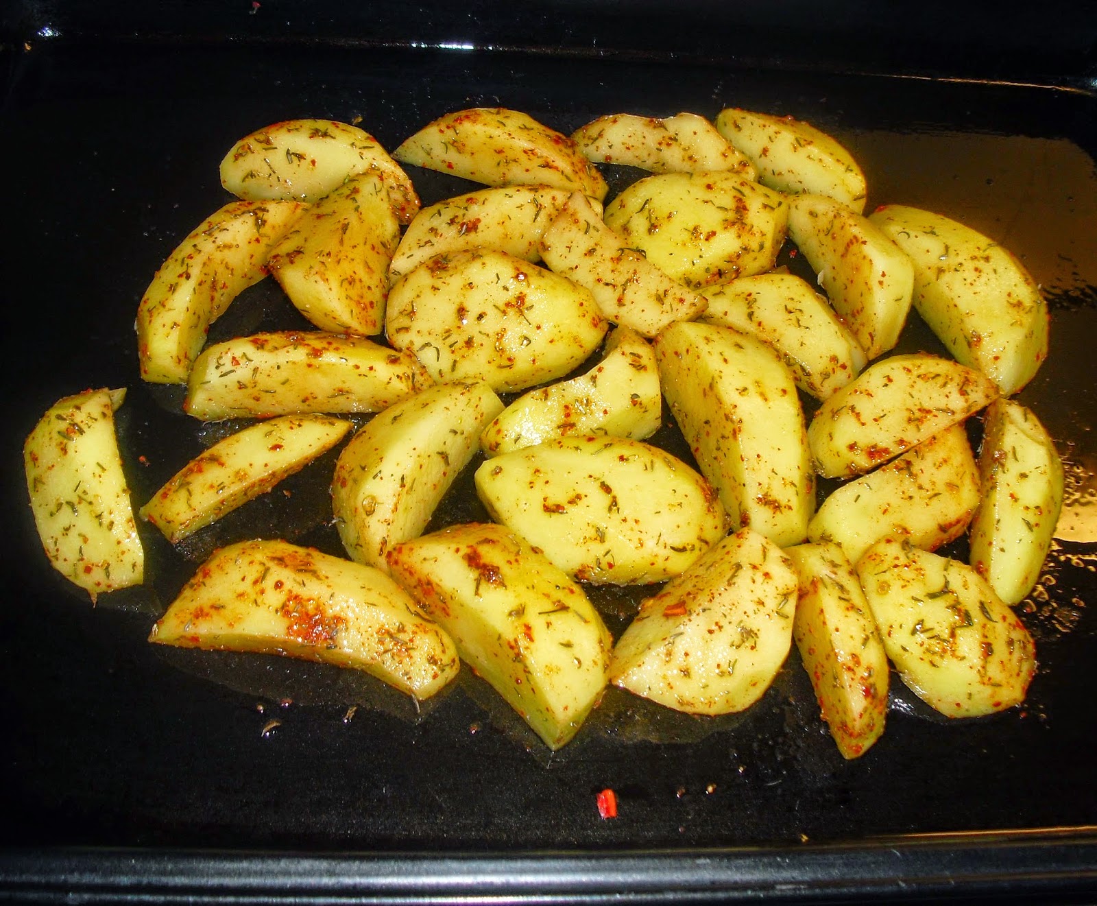 Futtern wie bei Muttern: Köfte mit Thymiankartoffeln aus dem Ofen