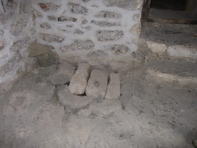 ΑΓΙΑ ΙΕΡΟΥΣΑΛΗΜ ΑΜΦΙΚΛΕΙΑΣ. Ο ΝΑΟΣ ΤΩΝ ΔΡΑΚΩΝ. Ο ΝΑΟΣ ΤΩΝ ΝΑΙΤΩΝ ΙΠΠΟΤΩΝ (ΑΠΟΚΛΕΙΣΤΙΚΕΣ ΦΩΤΟΓΡΑΦΙΕΣ)  