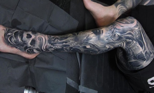 Crânio Perna Tatuagem Manga