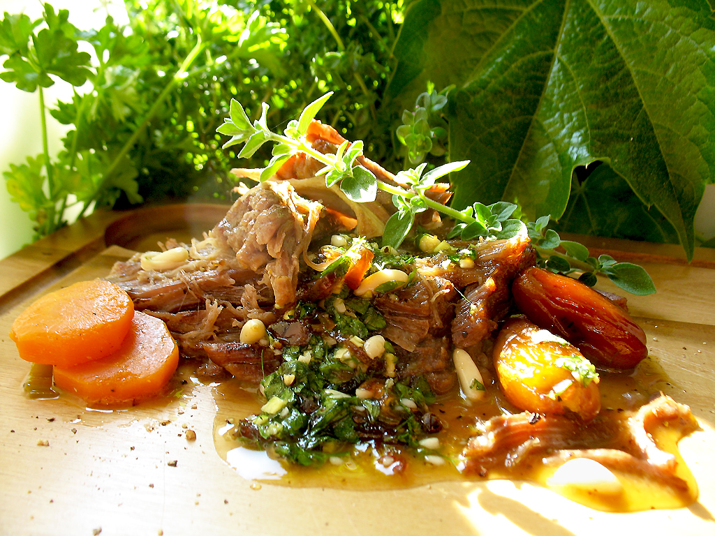 язык говяжий отварной. вареные нн. королевская креветка свежезамороженная. вареные нн. язык говяжий с хреном.