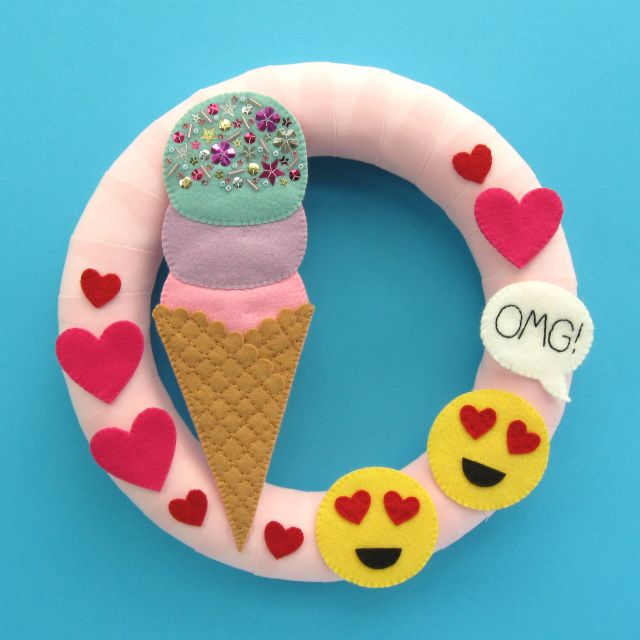 Felt Ice Cream Emoji Wreath Tutorial Felt Ice Cream Emoji Wreath Tutorial