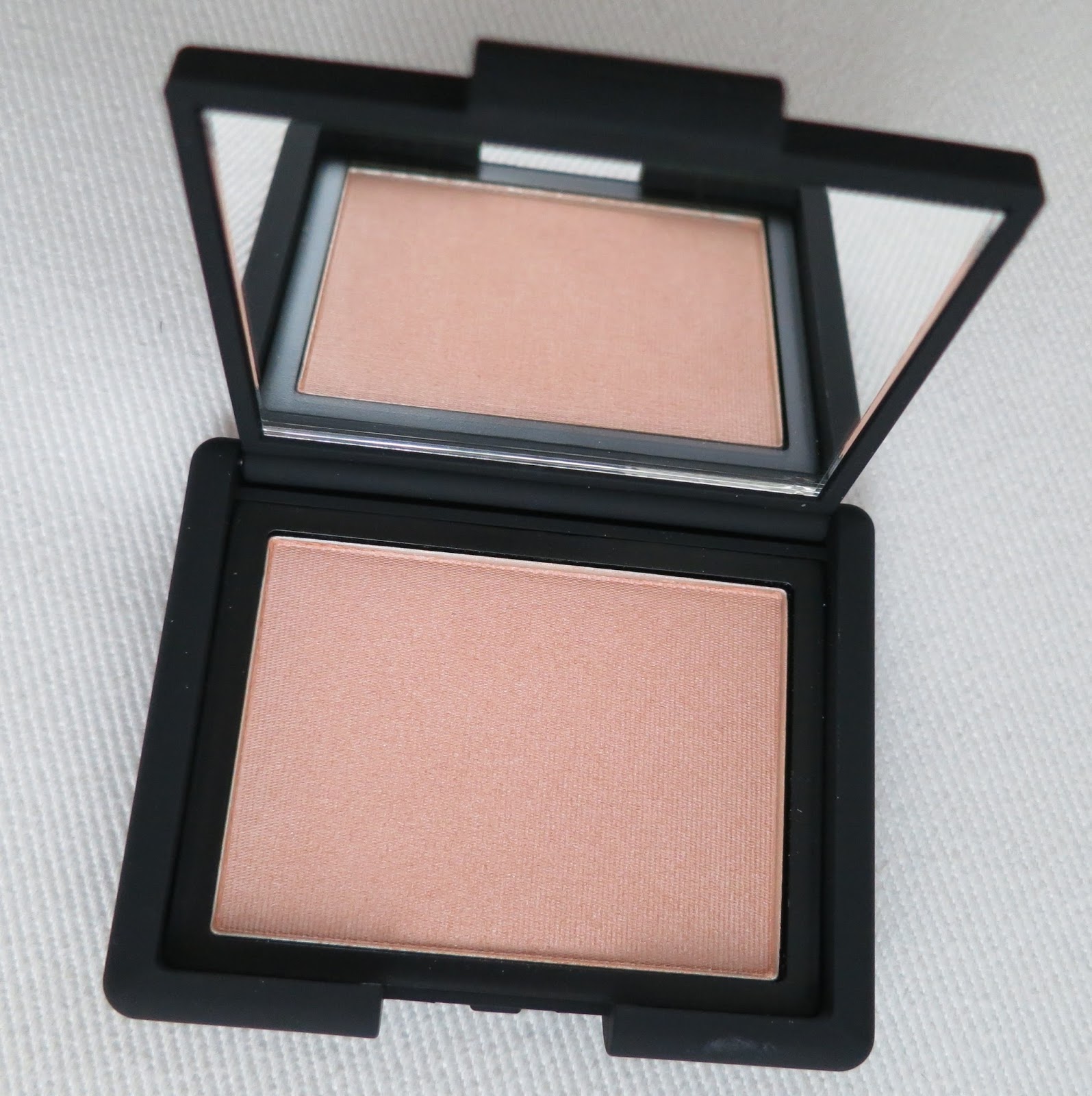 Past, Present, Future NARS Highlight Blush Powder Hot Sand