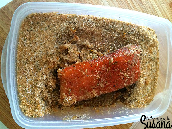 Aperitivo saludable de salmón marinado o cómo hacer un falso salmón ahumado