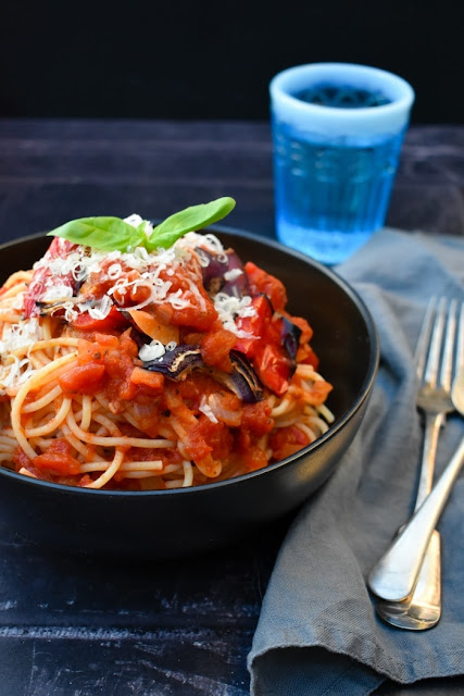 A bowl of spaghetti with Tomato and Roasted Red Pepper Pasta Sauce