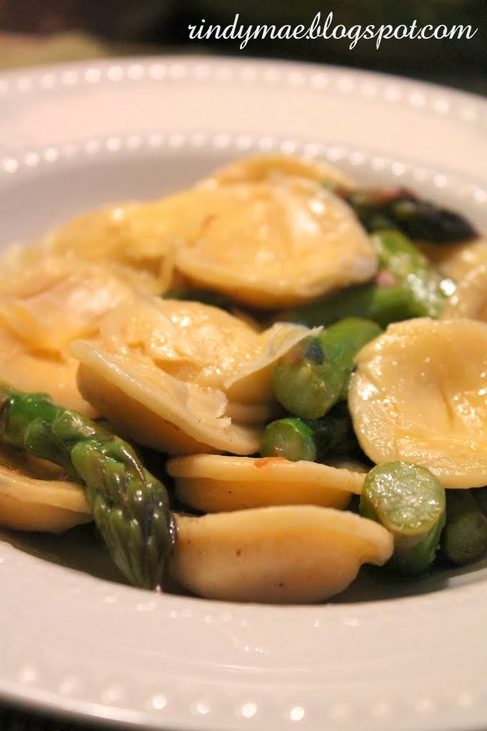 Rindy Mae Ravioli With Asparagus In White Wine Sauce