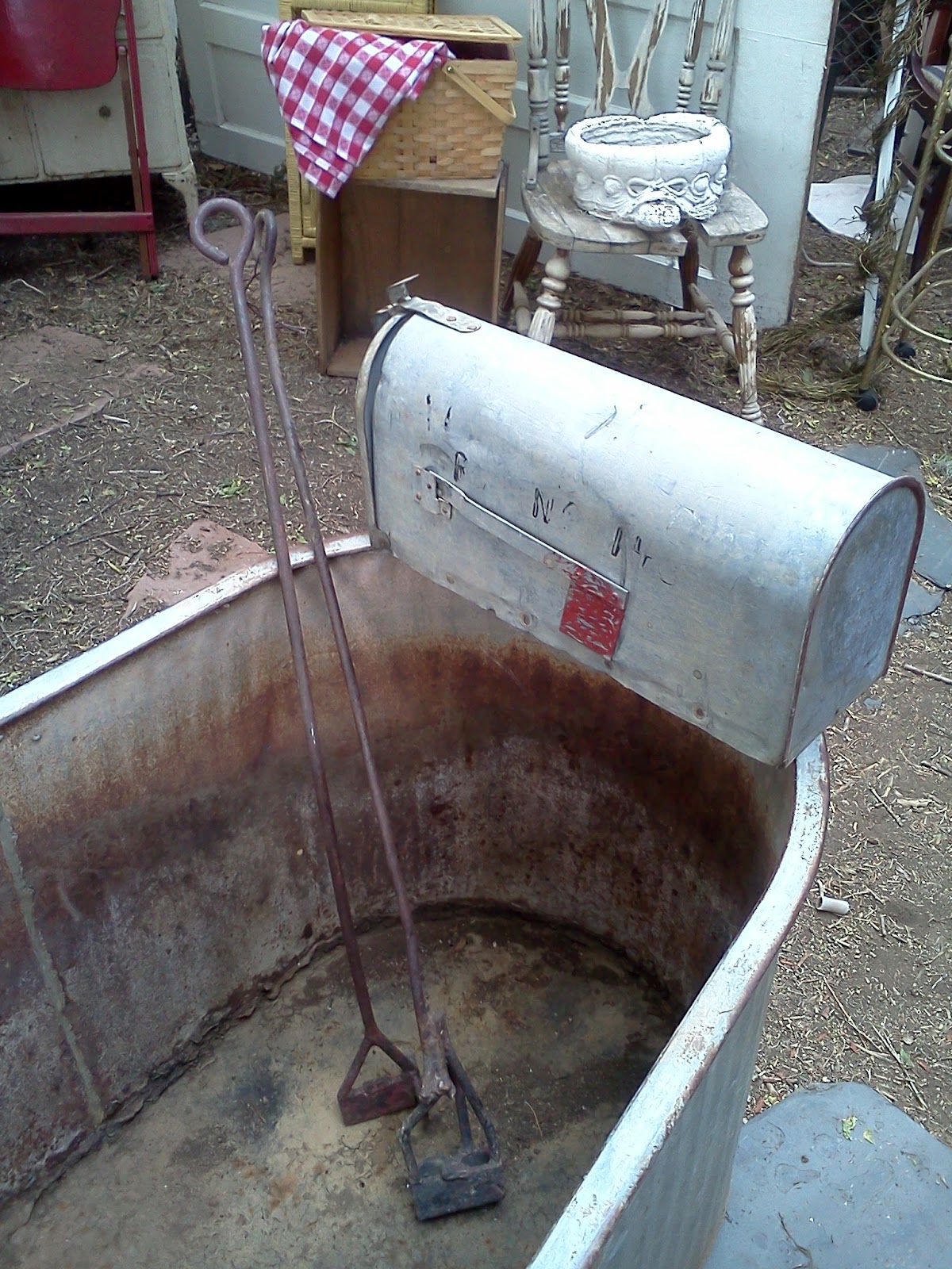 Maryland House Antiques Galvanized oval water trough, 85