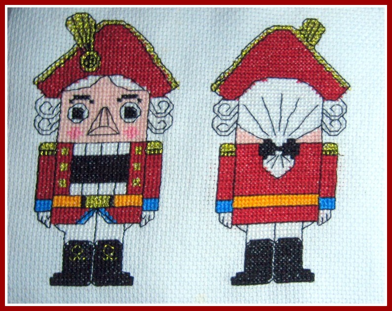 Вышивка щелкунчик схема. Щелкунчик Наниашвили. Наниашвили Ирина Щелкунчик схема. Щелкунчик елочная игрушка вышивка. Вышивка Щелкунчик на пластиковой канве.