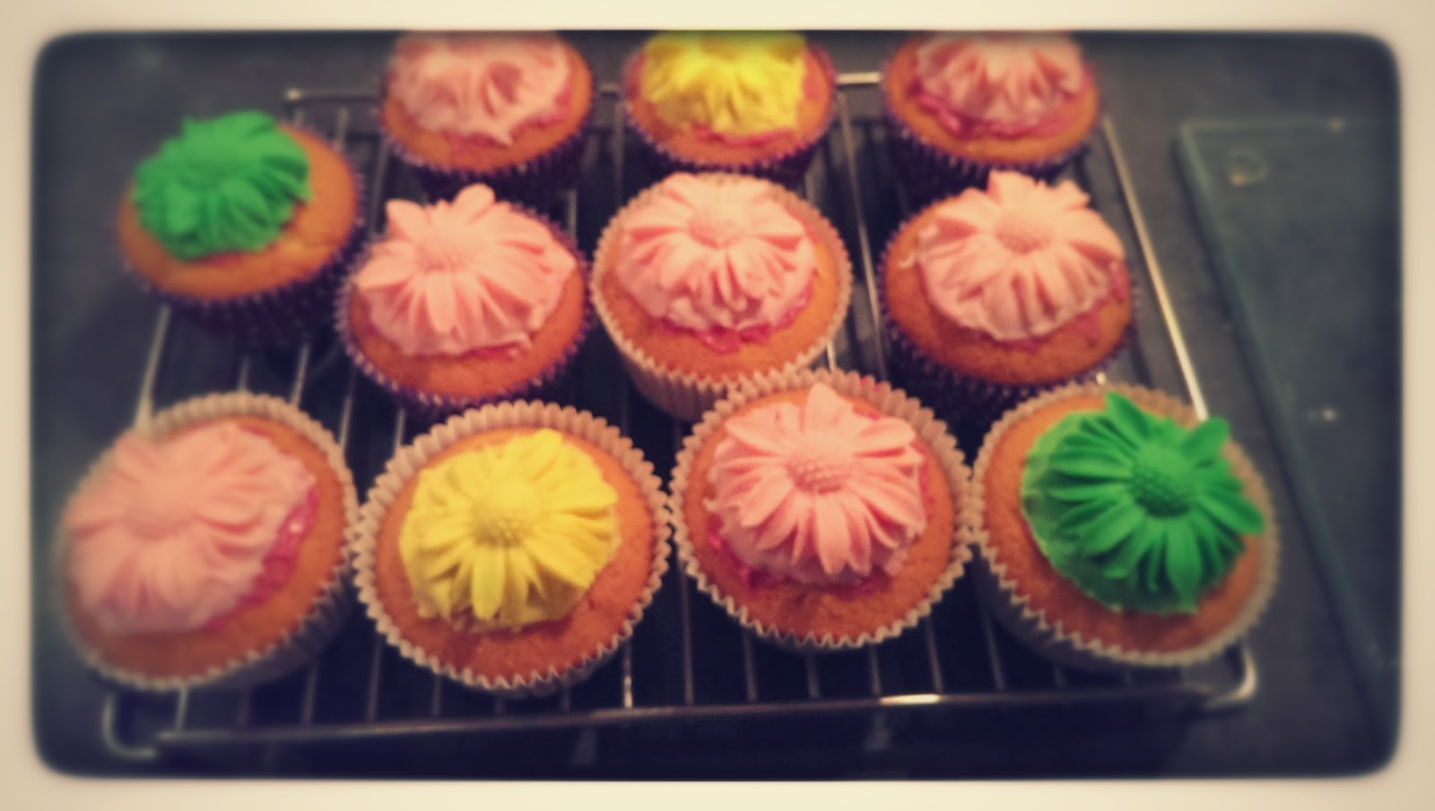 Cupcakes Bakken en meer........ Cupcake met een vulling van mascarpone