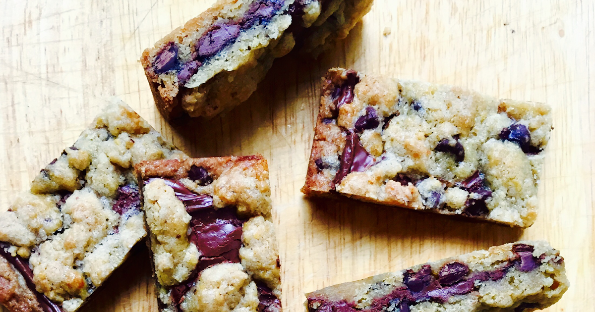Nutella Filled Chocolate Chip Cookie Bars