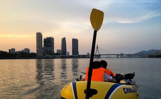 tour du lịch thuyền hơi quanh sông Hàn tại Đà Nẵng tour du lịch thuyền hơi quanh sông Hàn tại Đà Nẵng