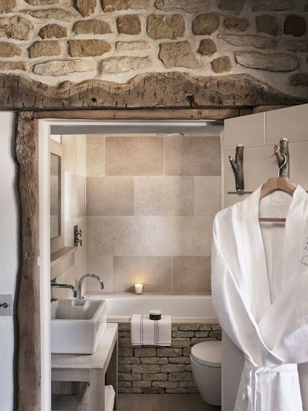 Baño en piedra - Colores en Casa