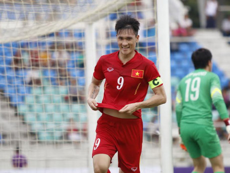 Aya Bank Cup 2016: Công Vinh tin HLV Hữu Thắng có cách 'trị' Singapore - Ảnh 2 Aya Bank Cup 2016: Cong Vinh tin HLV Huu Thang co cach 'tri' Singapore - Anh 2